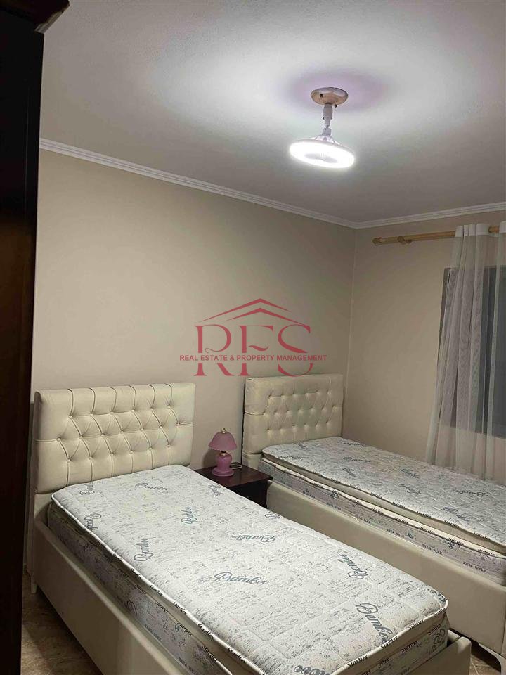 🏠 Jepet shtëpi me qira te Selvia, pranë kompleksit Halili
🛏️ 1+1 | 🆕 Çdo gjë e re | 🪑 E mobiluar
🏢 Kati i 6 (pa ashensor)
💶 480,000 lekë/muaj

📍 Vendndodhje shumë e mirë, e qetë dhe afër çdo shërbimi!
✅ Ideale për çifte ose individë që kërkojnë rehati dhe komoditet