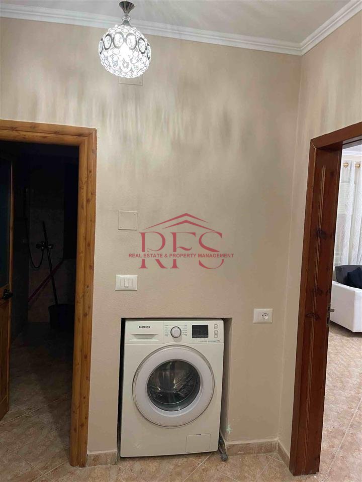 🏠 Jepet shtëpi me qira te Selvia, pranë kompleksit Halili
🛏️ 1+1 | 🆕 Çdo gjë e re | 🪑 E mobiluar
🏢 Kati i 6 (pa ashensor)
💶 480,000 lekë/muaj

📍 Vendndodhje shumë e mirë, e qetë dhe afër çdo shërbimi!
✅ Ideale për çifte ose individë që kërkojnë rehati dhe komoditet