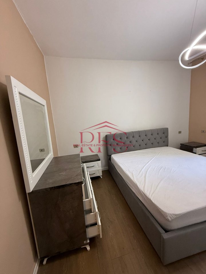 🏡 Apartament 1+1 në shtëpi private
🆕 Sapo i arreduar
🚗 Mundësi parkimi brenda çmimit
🔒 Ambient i qetë dhe privat
💰 Çmimi: 450€ (i padiskutueshëm)

📍 Mundësi ideale për çift ose individ që kërkon qetësi dhe rehati!