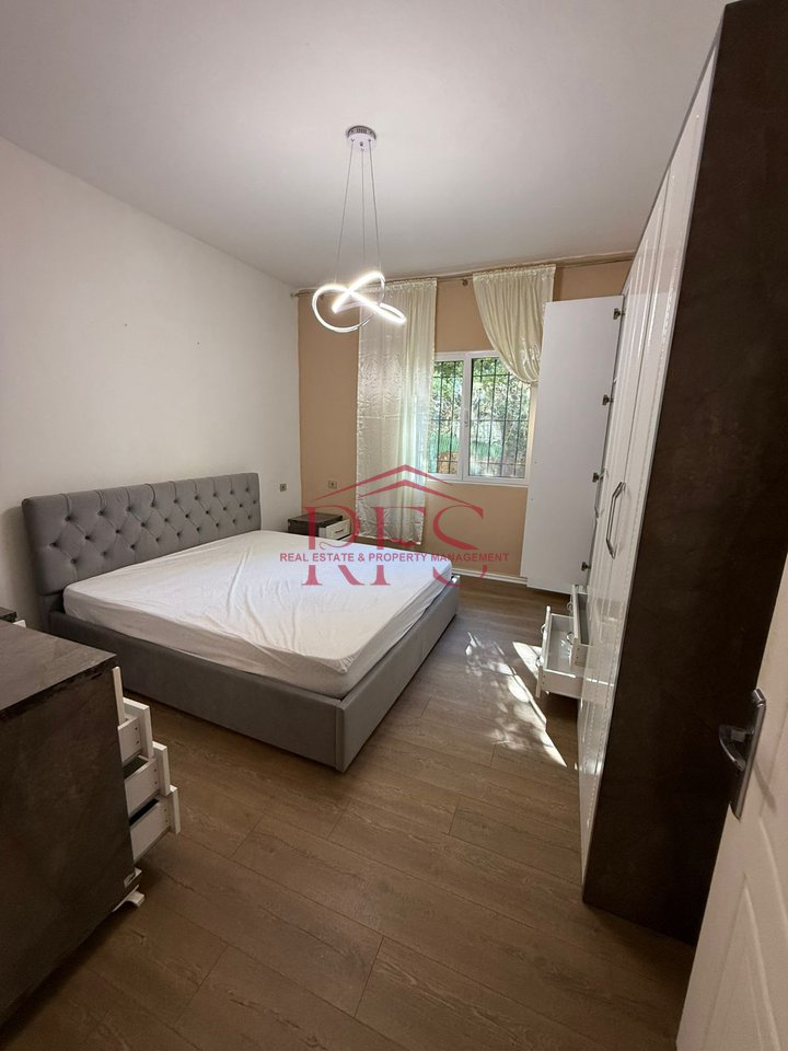 🏡 Apartament 1+1 në shtëpi private
🆕 Sapo i arreduar
🚗 Mundësi parkimi brenda çmimit
🔒 Ambient i qetë dhe privat
💰 Çmimi: 450€ (i padiskutueshëm)

📍 Mundësi ideale për çift ose individ që kërkon qetësi dhe rehati!
