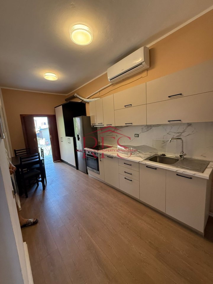🏡 Apartament 1+1 në shtëpi private
🆕 Sapo i arreduar
🚗 Mundësi parkimi brenda çmimit
🔒 Ambient i qetë dhe privat
💰 Çmimi: 450€ (i padiskutueshëm)

📍 Mundësi ideale për çift ose individ që kërkon qetësi dhe rehati!