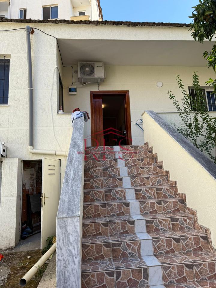🏡 Apartament 1+1 në shtëpi private
🆕 Sapo i arreduar
🚗 Mundësi parkimi brenda çmimit
🔒 Ambient i qetë dhe privat
💰 Çmimi: 450€ (i padiskutueshëm)

📍 Mundësi ideale për çift ose individ që kërkon qetësi dhe rehati!