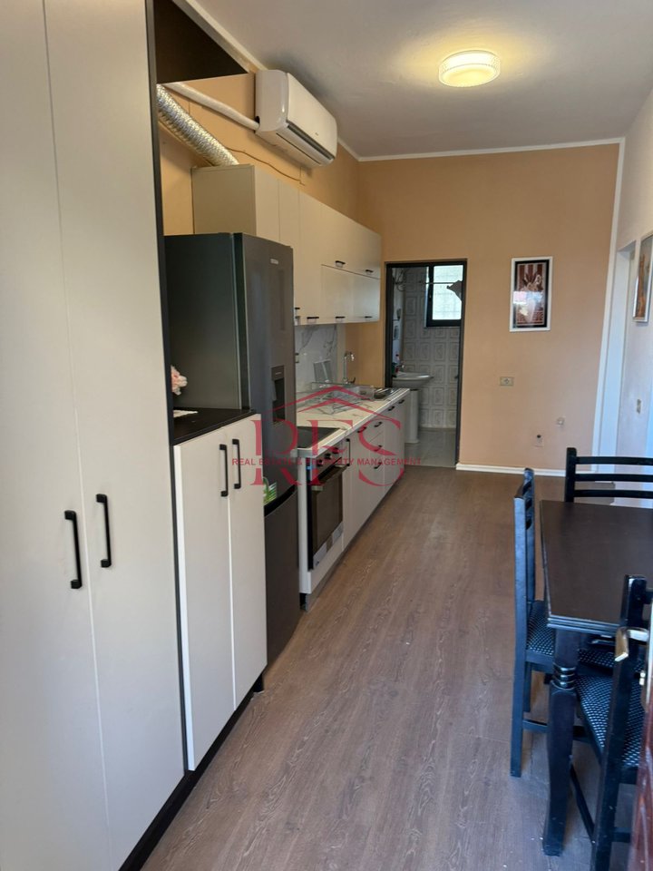 🏡 Apartament 1+1 në shtëpi private
🆕 Sapo i arreduar
🚗 Mundësi parkimi brenda çmimit
🔒 Ambient i qetë dhe privat
💰 Çmimi: 450€ (i padiskutueshëm)

📍 Mundësi ideale për çift ose individ që kërkon qetësi dhe rehati!