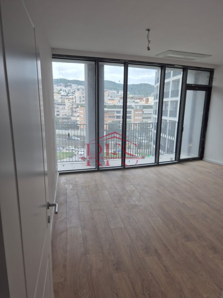📍 Jepet me qira apartament 2+1 – Rezidenca Lake View, Kati 5
🏠 103 m²