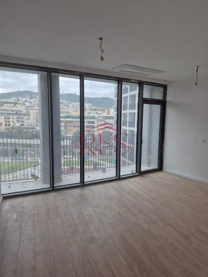 📍 Jepet me qira apartament 2+1 – Rezidenca Lake View, Kati 5
🏠 103 m²