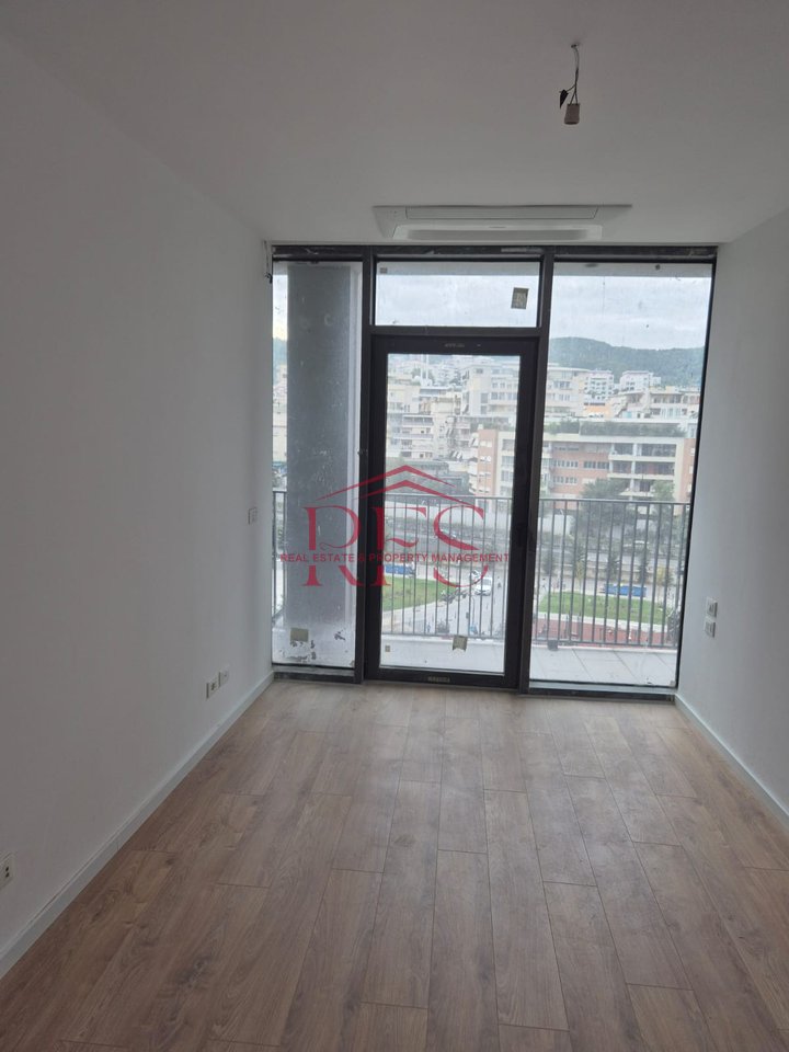📍 Jepet me qira apartament 2+1 – Rezidenca Lake View, Kati 5
🏠 103 m²