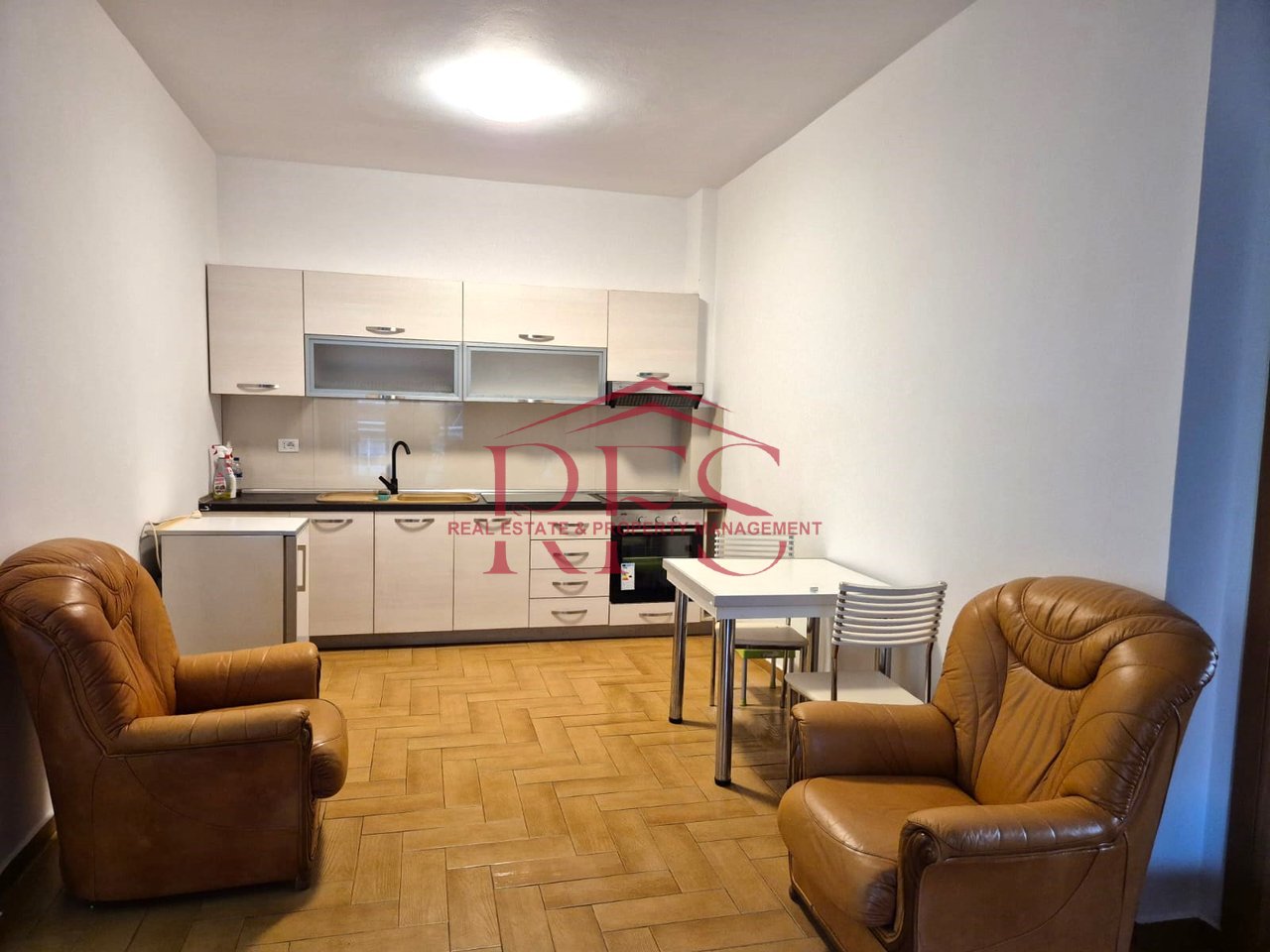 🏡 Jepet me Qira Apartament 2+1 në Myslym Shyr