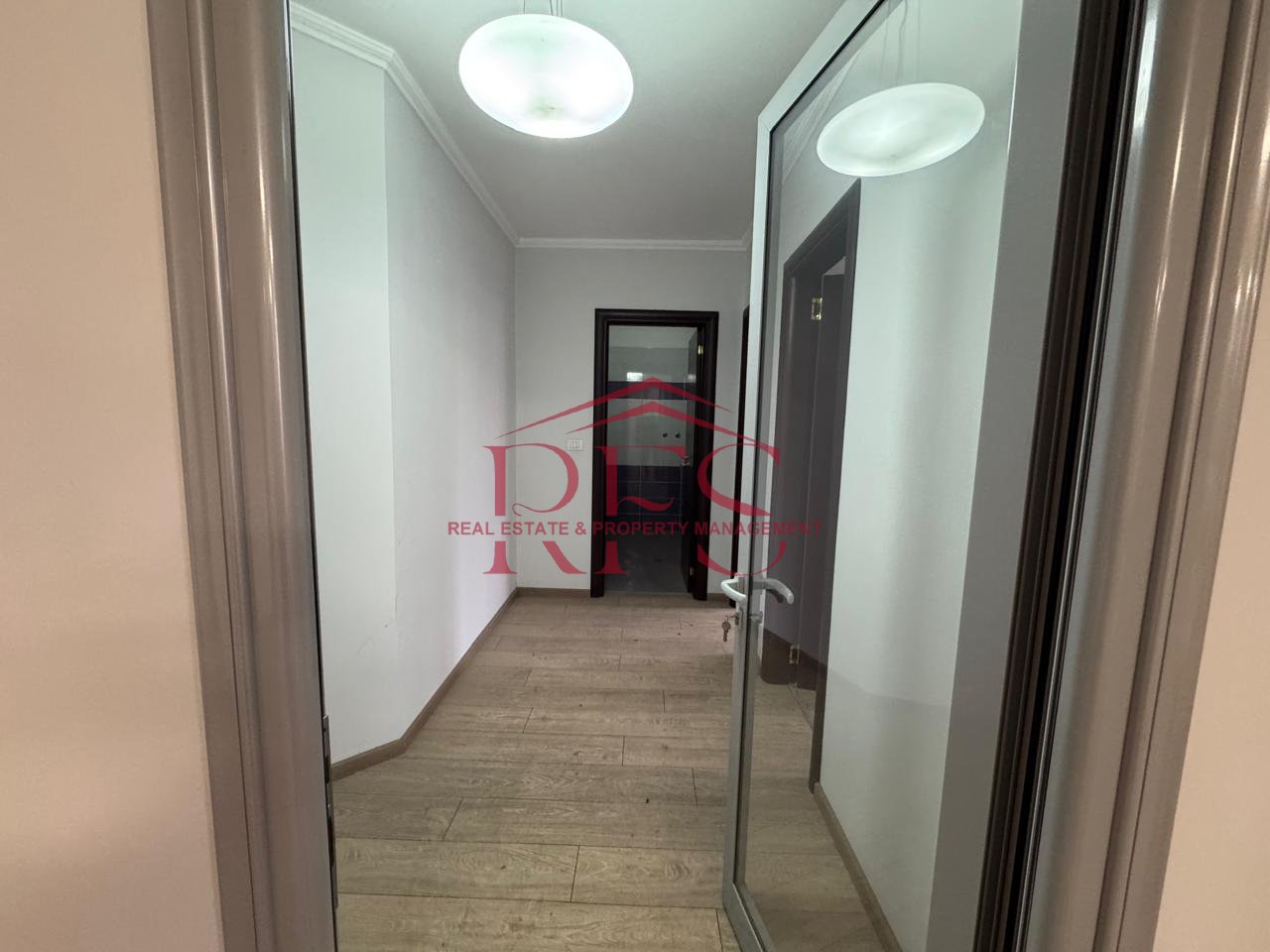 📍 Shitet Apartament 2+1 – Rruga Muhamet Gjollesha, pranë Hotel Mondial