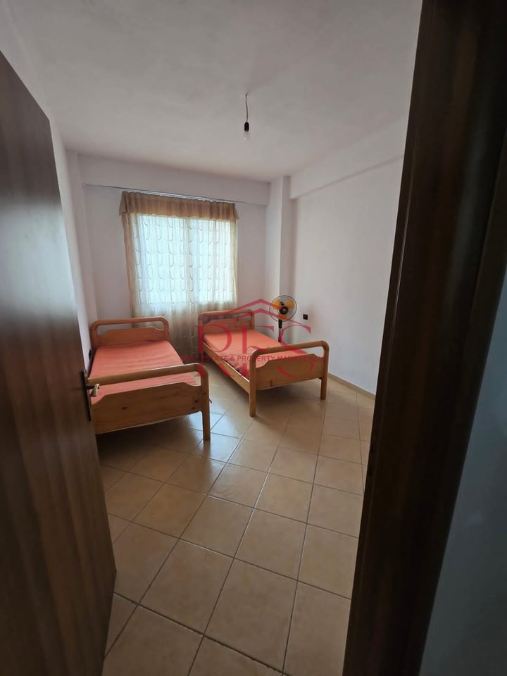 📢 JEPET ME QIRA – Apartament 2+1 në Yzberisht, pranë Nela 6