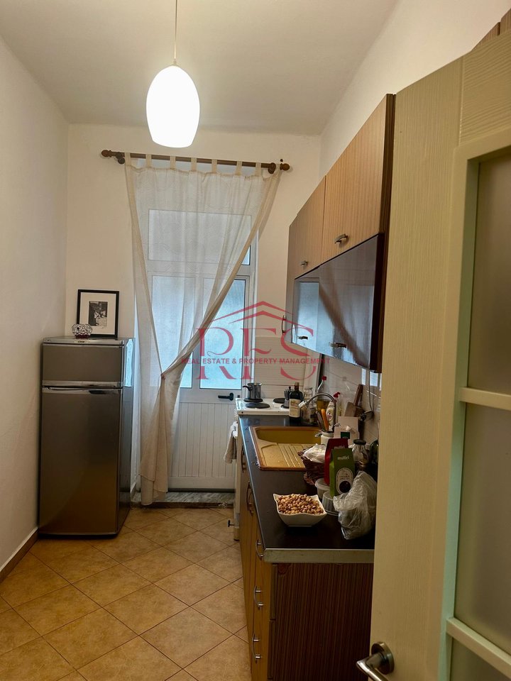 Vendesi 1+1+Cucina e 2 balconi – Completamente arredato / STRADA DI DURRËS