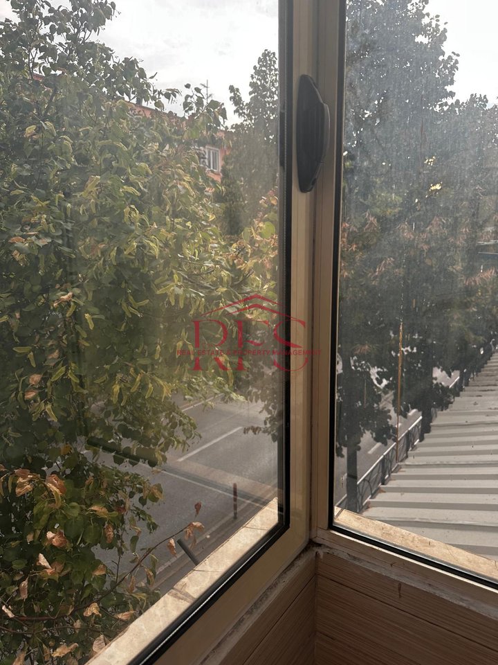 Vendesi 1+1+Cucina e 2 balconi – Completamente arredato / STRADA DI DURRËS