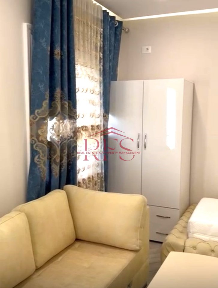 Jepet Garsoniere e mobiluar tek Rruga E Elbasanit