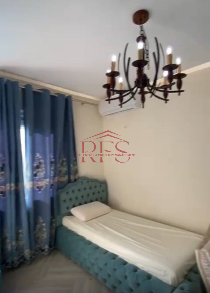 Si affitta monolocale arredato in Via Shefqet Ndroqi.