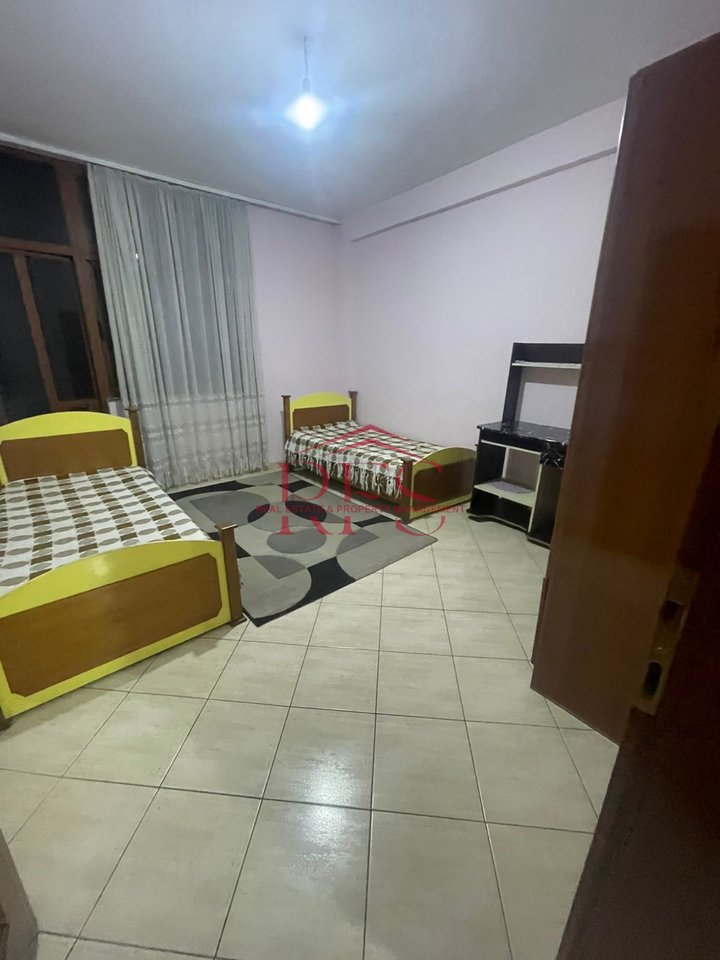 Jepet Apartament 3+1 me Qira Pranë Spitaleve QSUT