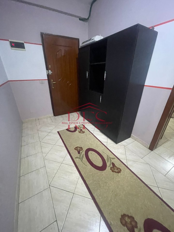 Jepet Apartament 3+1 me Qira Pranë Spitaleve QSUT