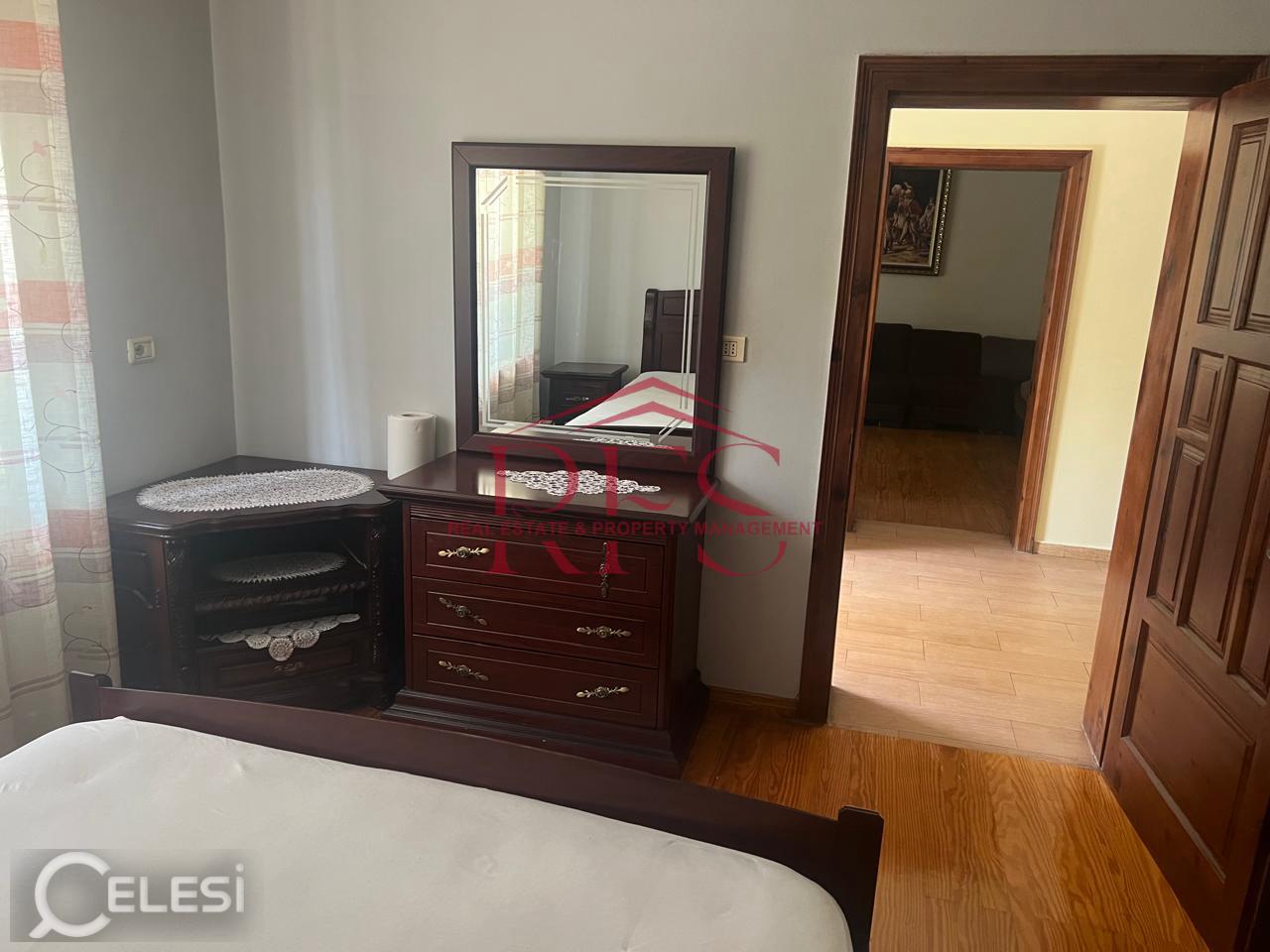 🏡 VILË ME QERA – Kati 1, hyrje më vete
📍 Rr. Gjergj Legisi, pranë dyqanit Adidas LAPRAKE