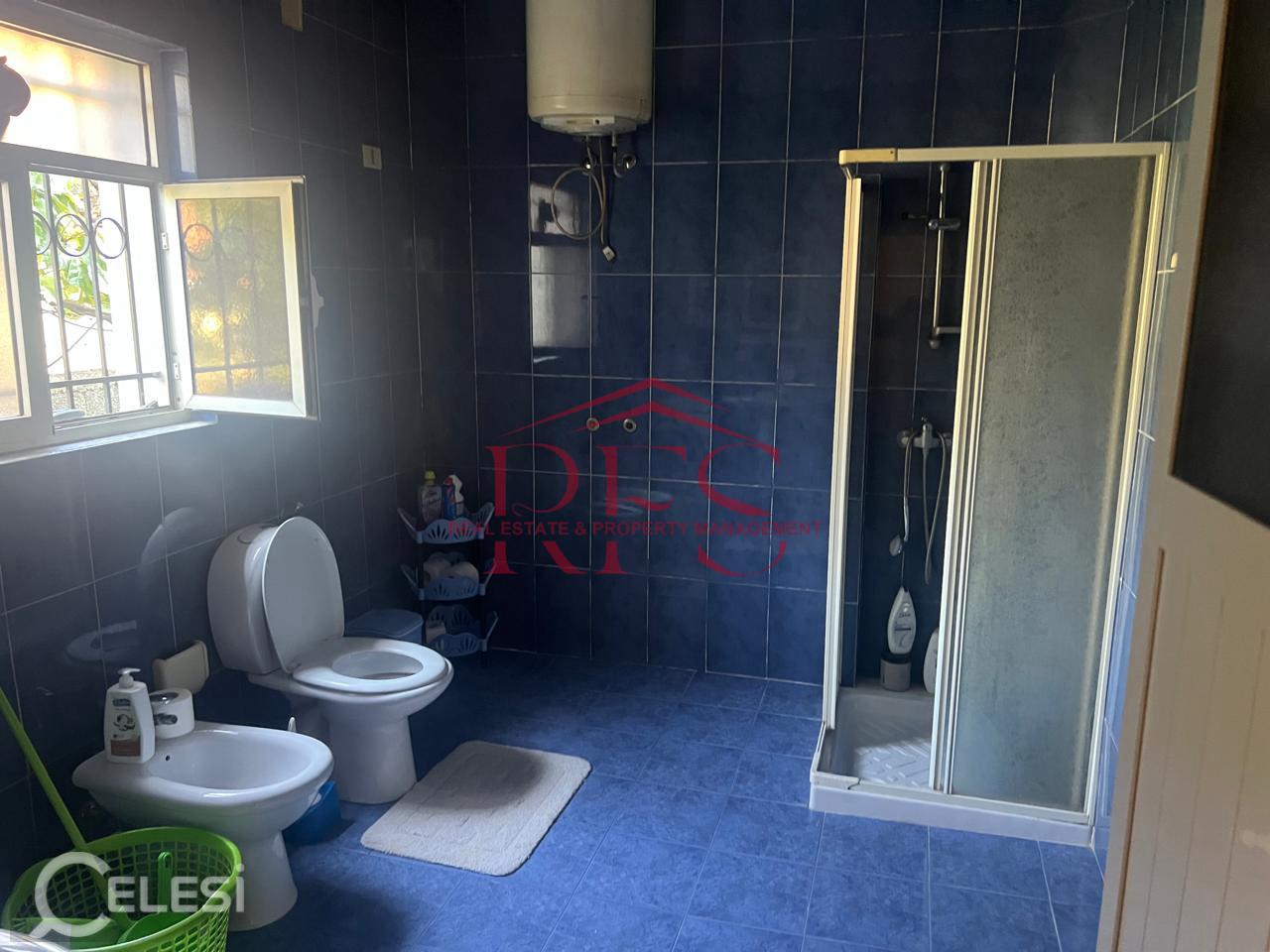 🏡 VILË ME QERA – Kati 1, hyrje më vete
📍 Rr. Gjergj Legisi, pranë dyqanit Adidas LAPRAKE