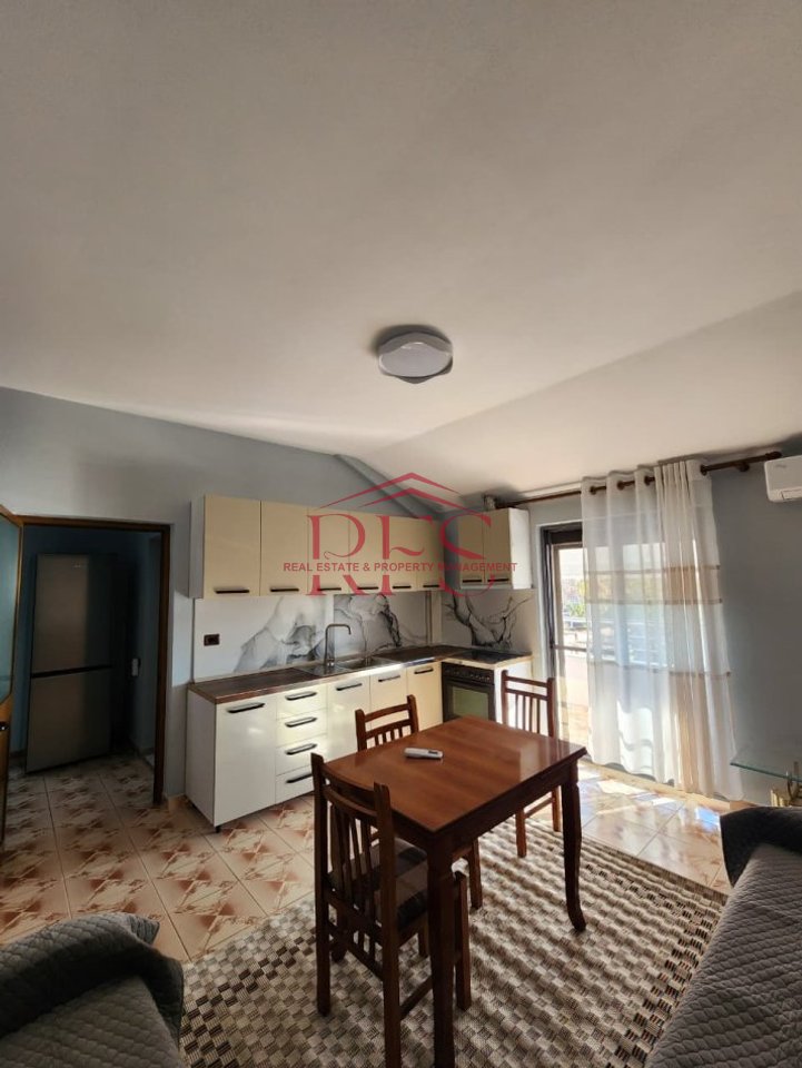 Tirane  11 Laprake | Spitali ushtarak | ish Dogana  Rruga Azem Galica  apartament  2+1  Kati 4  450 €