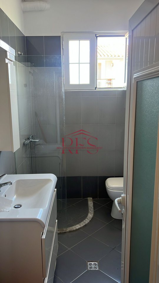 📍 Jepet me Qera Super Hyrje Private – Poshtë Spitalit Amerikan 2