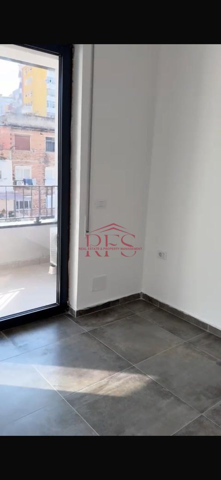 📍 Jepet me Qera Apartament 1+1 për Zyra – Afer Stacionit të Trenit