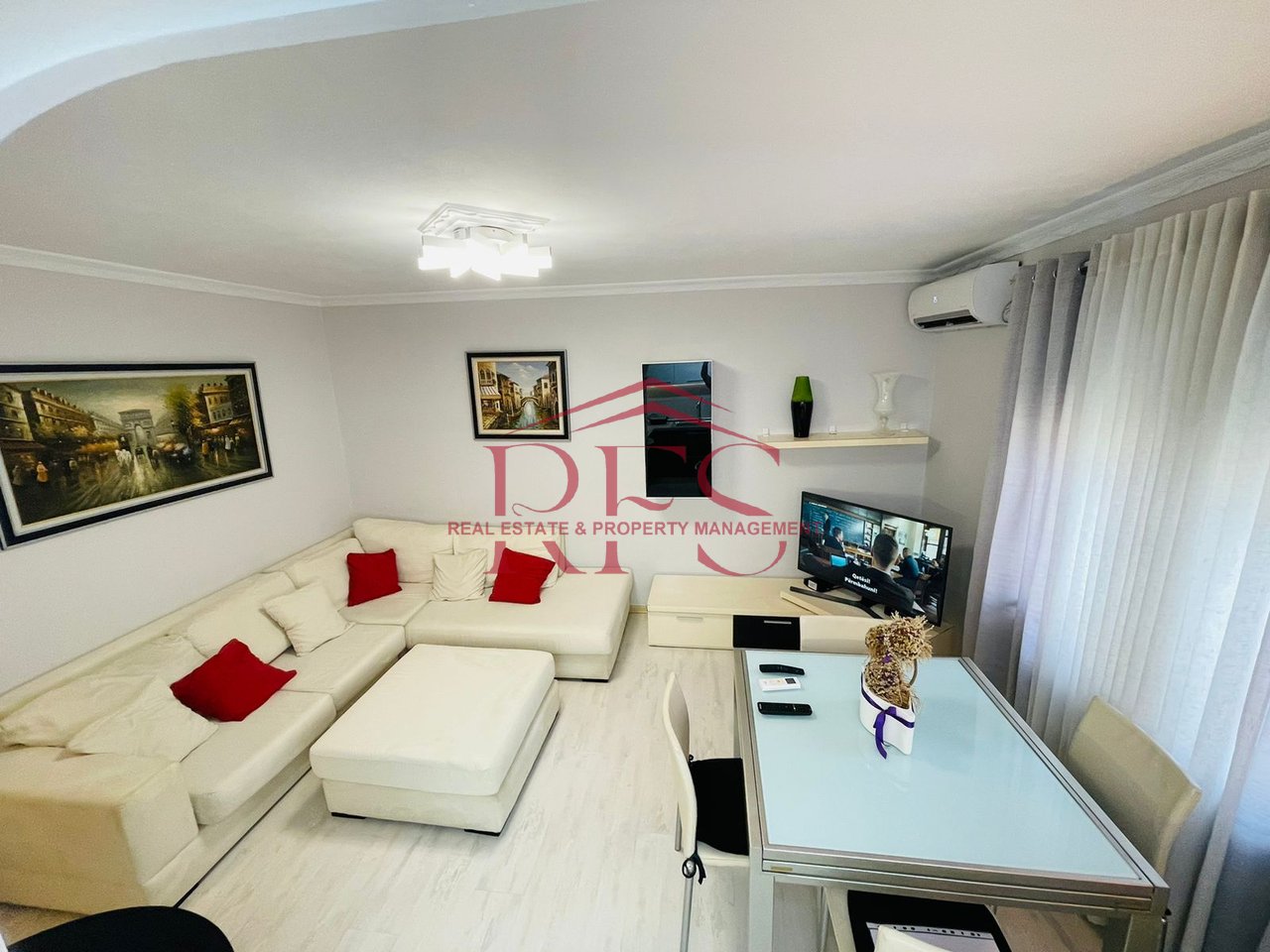 Jepet me Qira Apartament 2+1
📍 Pranë Gardës ne Bllok