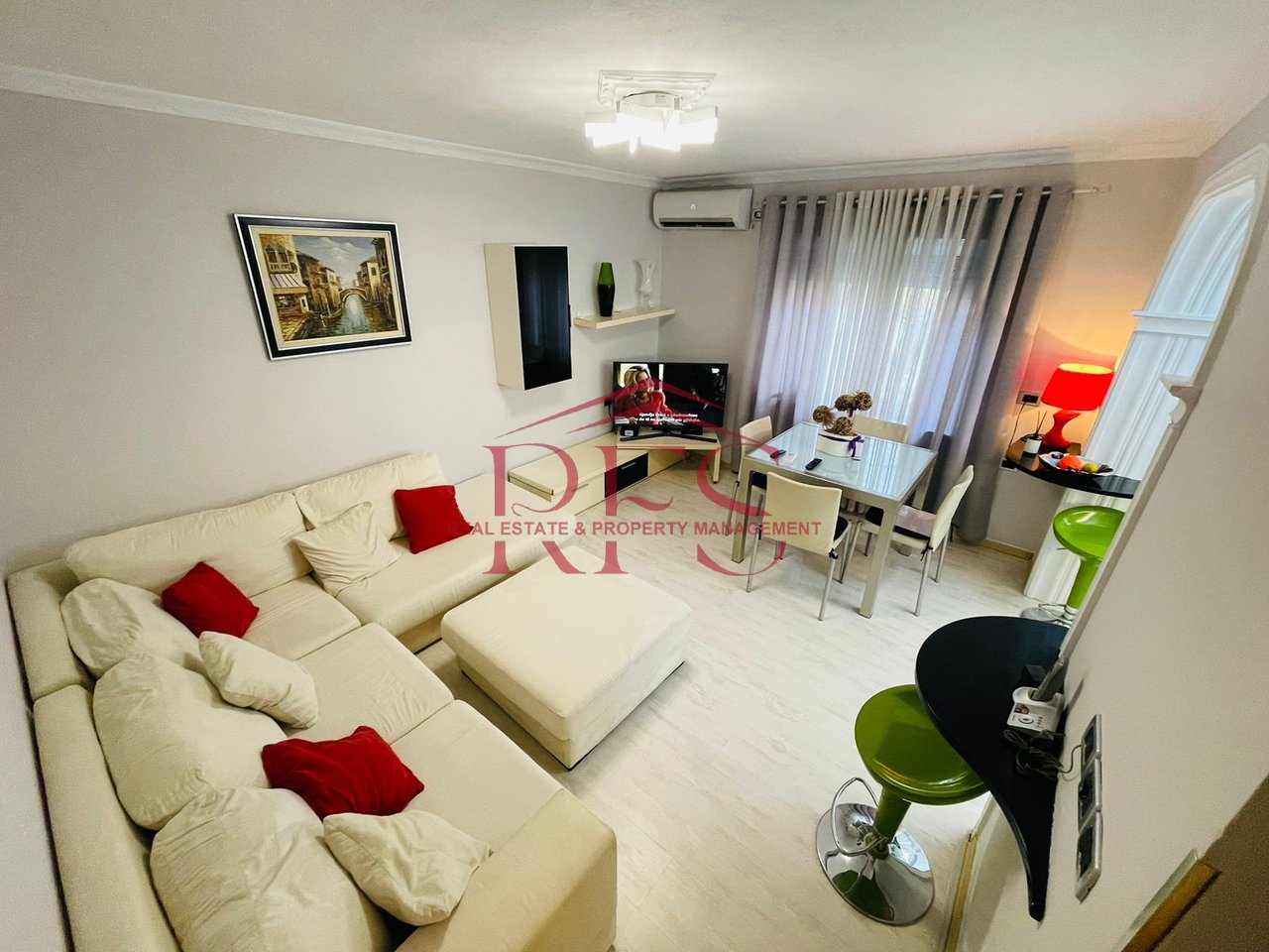Jepet me Qira Apartament 2+1
📍 Pranë Gardës ne Bllok