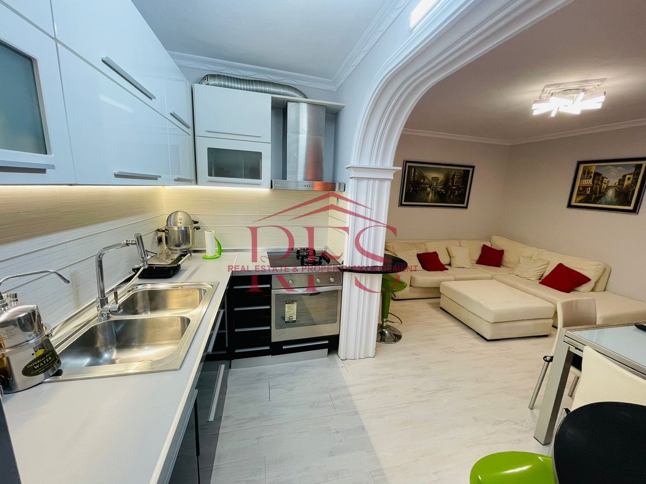 Jepet me Qira Apartament 2+1
📍 Pranë Gardës ne Bllok