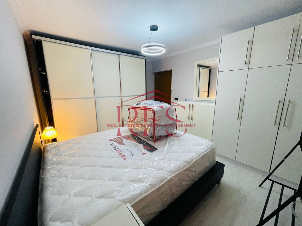 Jepet me Qira Apartament 2+1
📍 Pranë Gardës ne Bllok