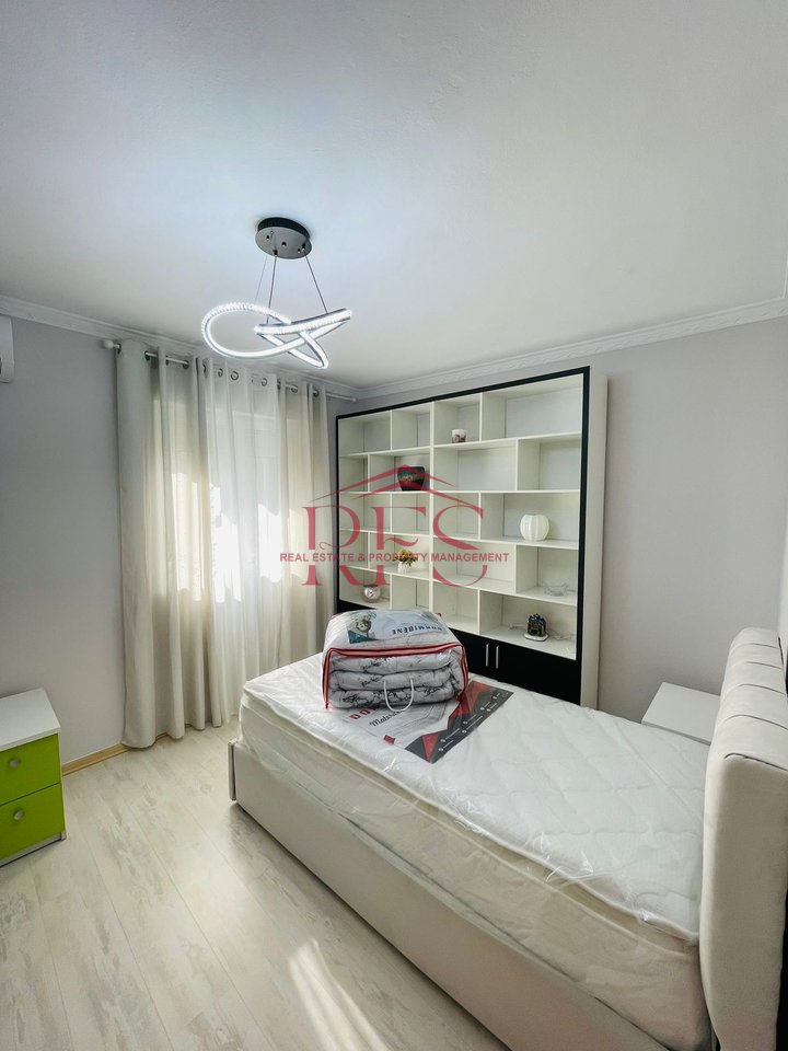 Jepet me Qira Apartament 2+1
📍 Pranë Gardës ne Bllok