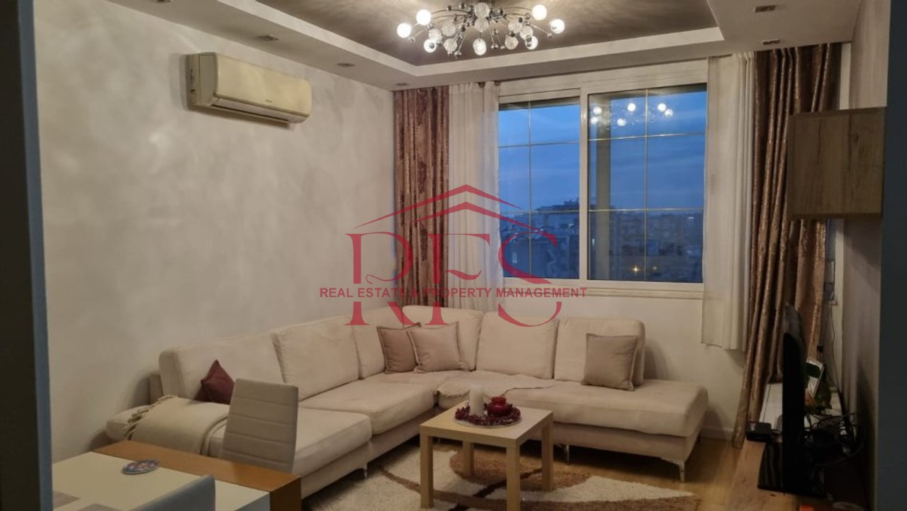 🏡 2+1 apartment for rent
📍 Ali Dem, near the sports fields, Idriz Dollaku Street
🏢 New building with elevator