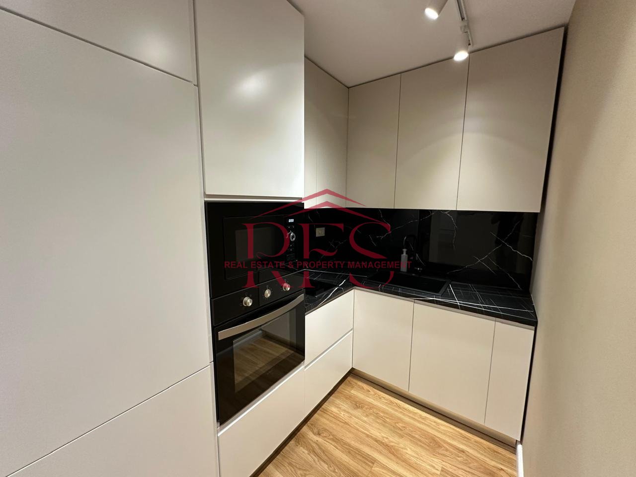 JEPET ME QERA SUPER APARTAMENT 2+1 DUPLEX – QENDËR TIRANË (MUZEU)