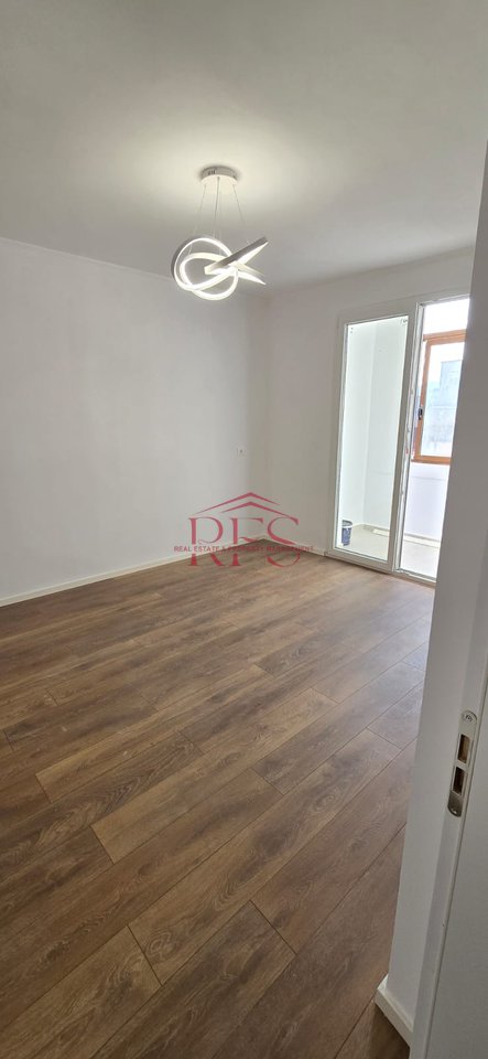 📍 Apartment 1+1 + Storage for Sale – Kongresi i Lushnjës Street, 21 Dhjetori