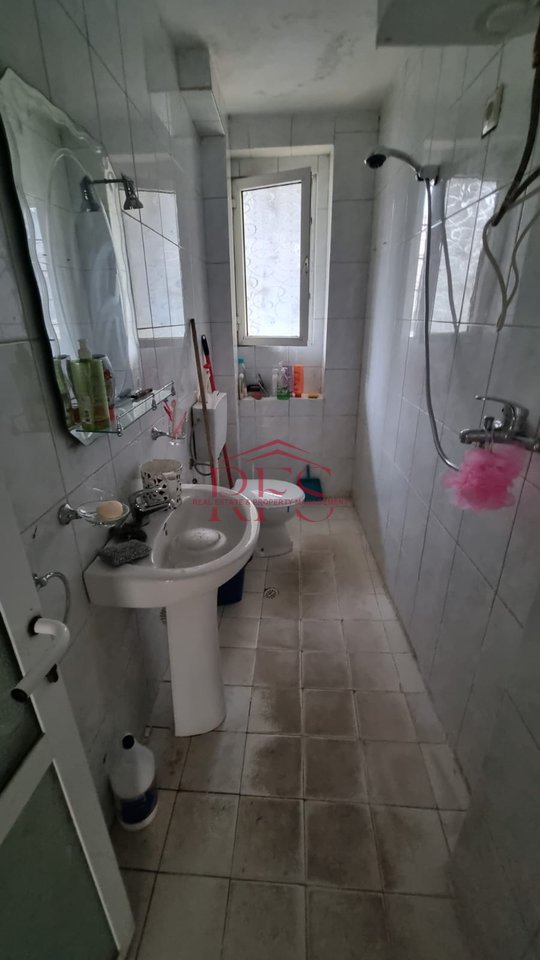 🏠 Shitet apartament 1+1, Rruga Kavajës