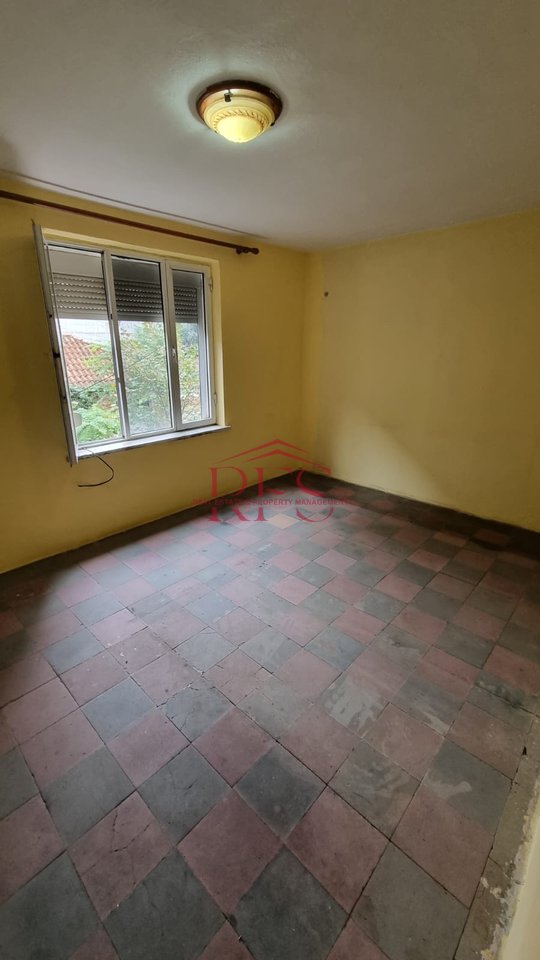 🏠 Shitet apartament 1+1, Rruga Kavajës
