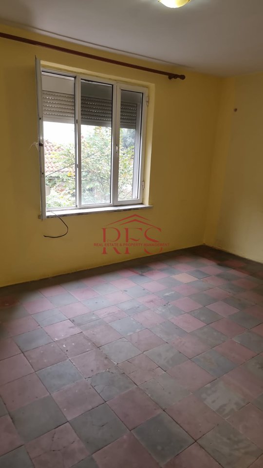 🏠 Shitet apartament 1+1, Rruga Kavajës