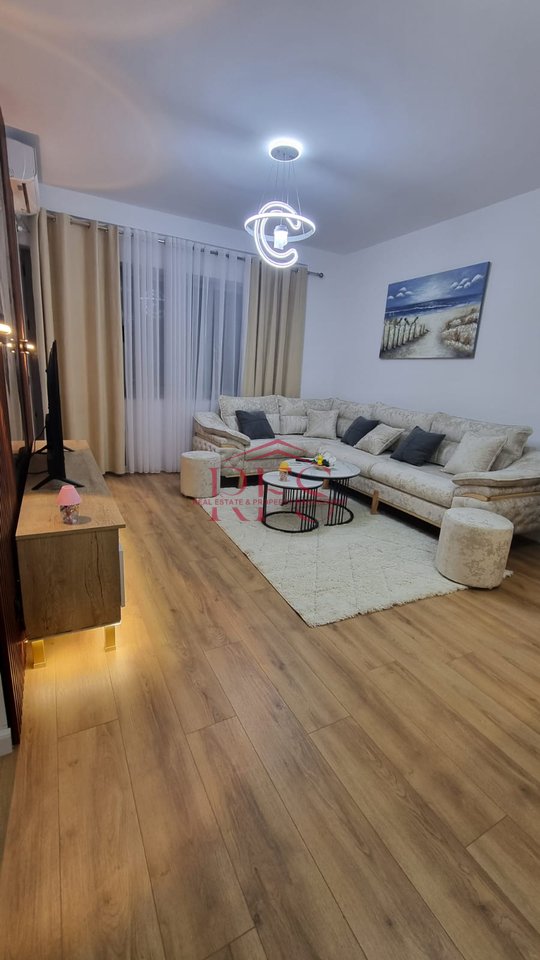 📢 Shitet Ap 2+1+2 i Mobiluar Moderne  – Astir, pranë Bar Oslo