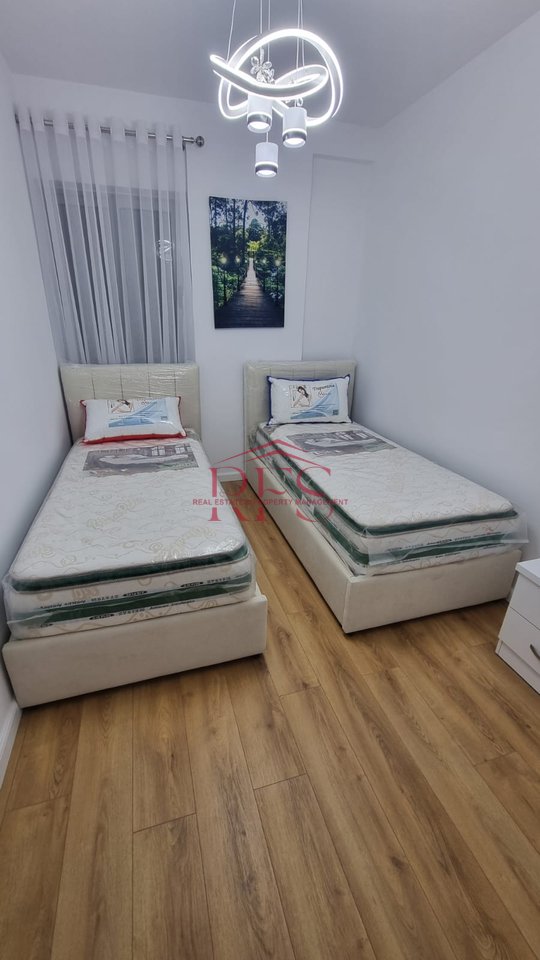 📢 Shitet Ap 2+1+2 i Mobiluar Moderne  – Astir, pranë Bar Oslo