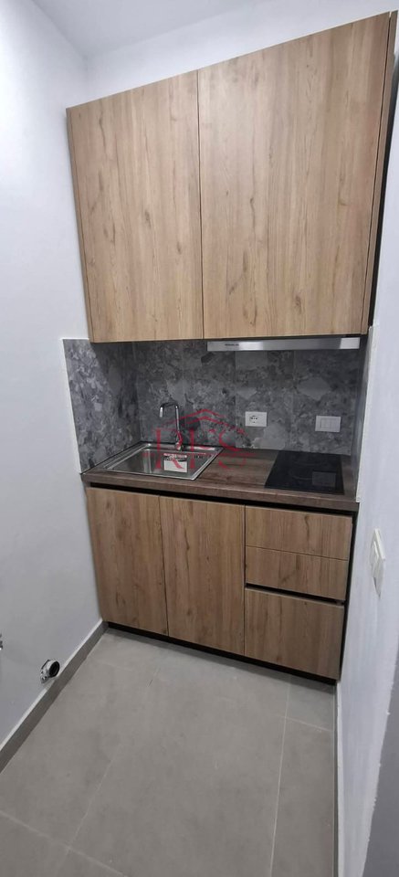 A gas station is for rent in the student city area, fully equipped, price 280 thousand lek. Near buildings 9 and 10.