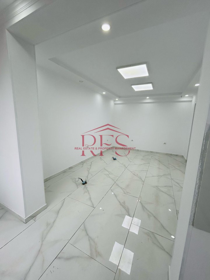 📍 Jepet me qira apartament bosh 1+1 – Rruga e Dibrës (Vijë e parë)