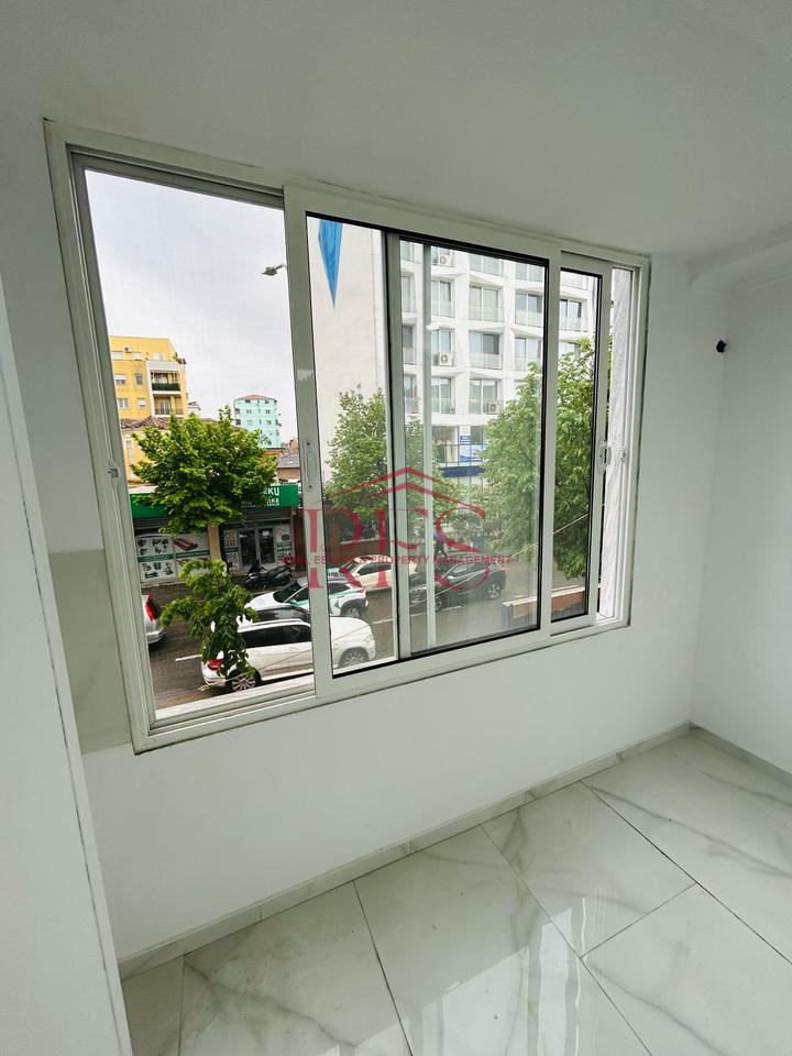 📍 Jepet me qira apartament bosh 1+1 – Rruga e Dibrës (Vijë e parë)