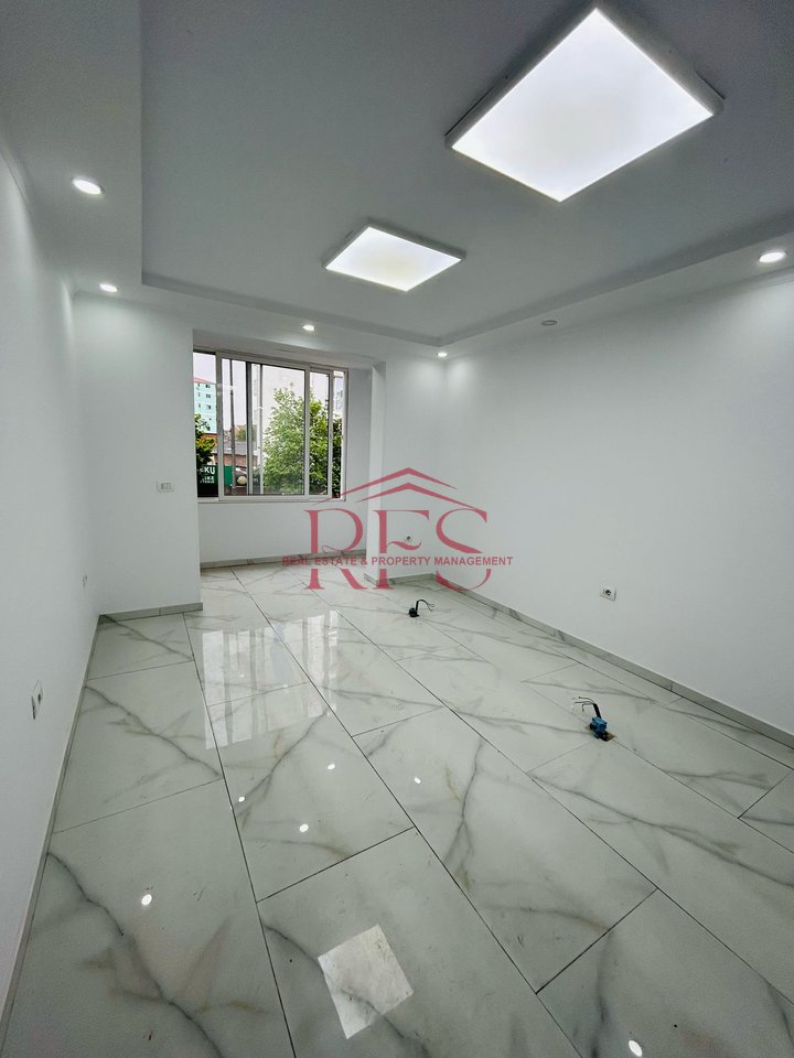 📍 Jepet me qira apartament bosh 1+1 – Rruga e Dibrës (Vijë e parë)