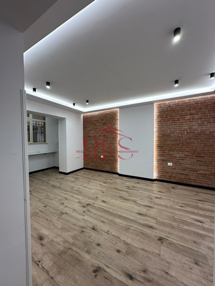 Super 1+1 Apartment for Sale in Bllok at 📌Sami Frashri Street (Opposite Petro Nini Luarasi Gymnasium)