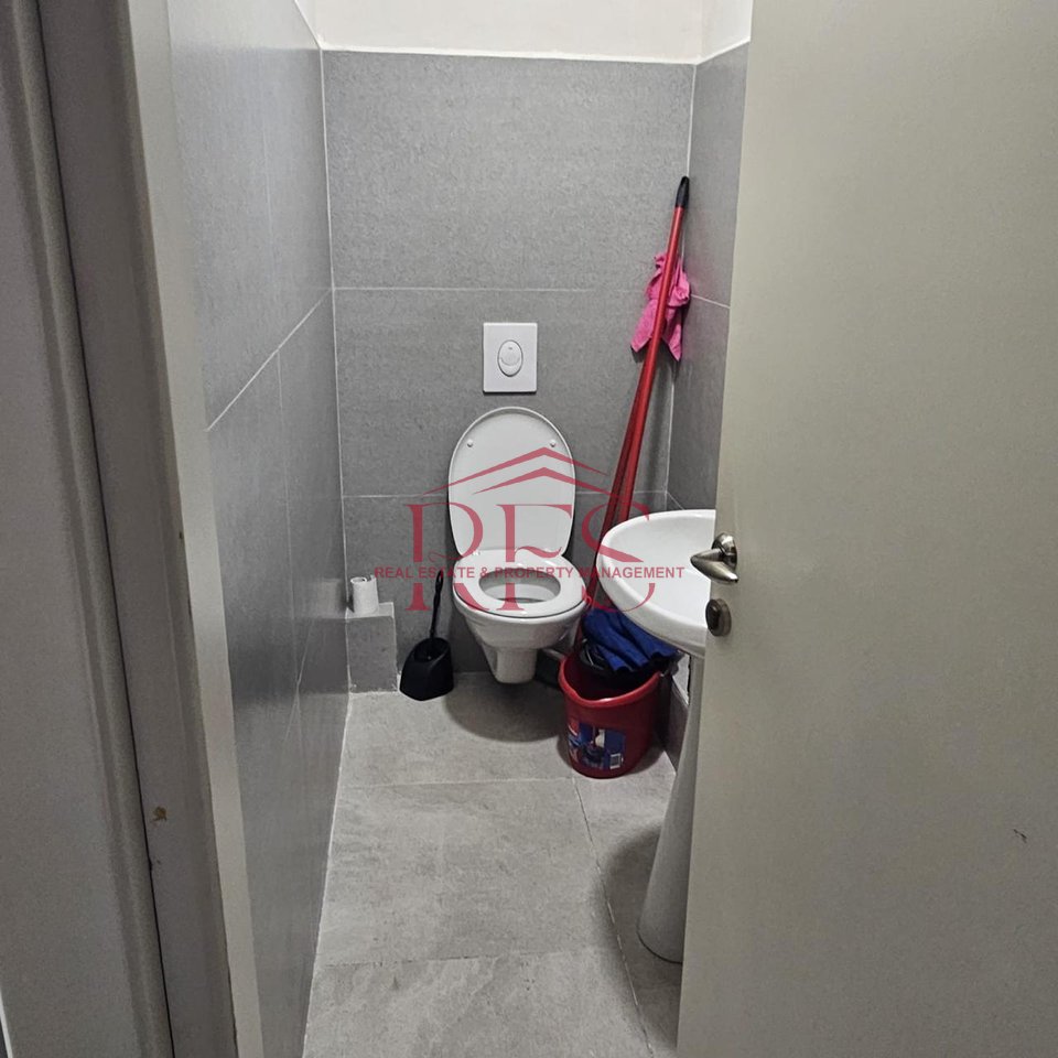 🏢JEPET  AMBIENT BIZNESI PER ZYRA ME QERA  AFER RRUGES DURRESIT