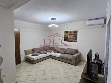 🏠 Apartament me qira  
📍 Apartament 2+1, Ish uzhina Dinamo i mobiluar  -plotësisht.