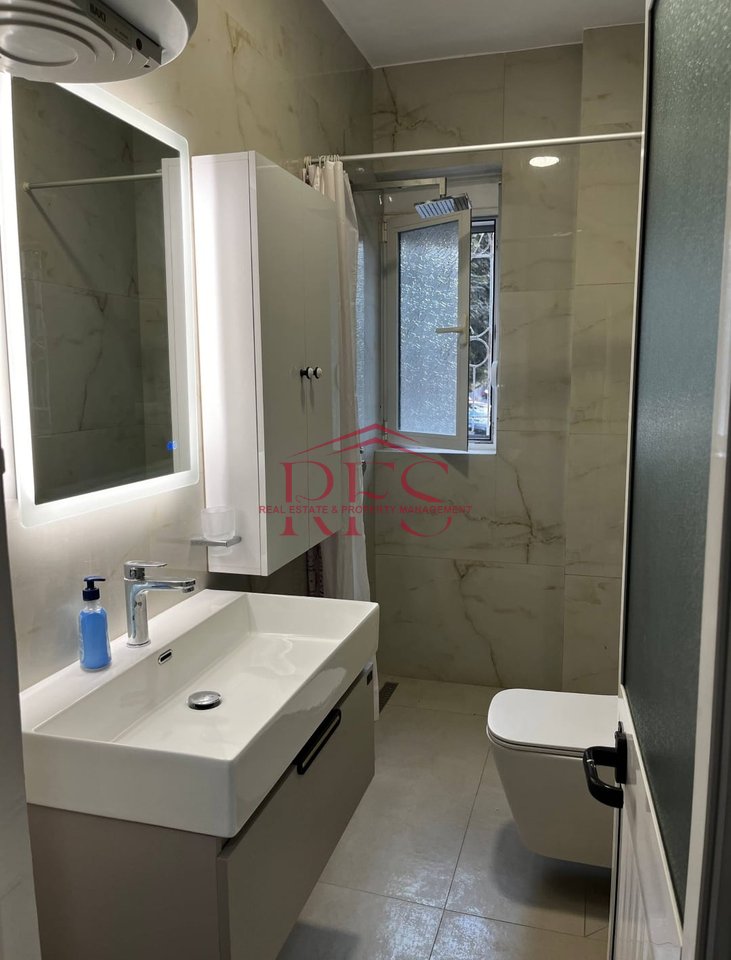 📍 Adresa: Bulevardi Zogu I, Kat i Parë
🏠 Qira – Apartament pranë Min.Drejtesise 1+1
