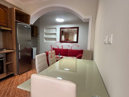 🏡 SHTËPI ME QIRA – RRUGA “5 MAJI”
I kompletuar dhe me te gjithe kushtet 
Preferohet cift + familje