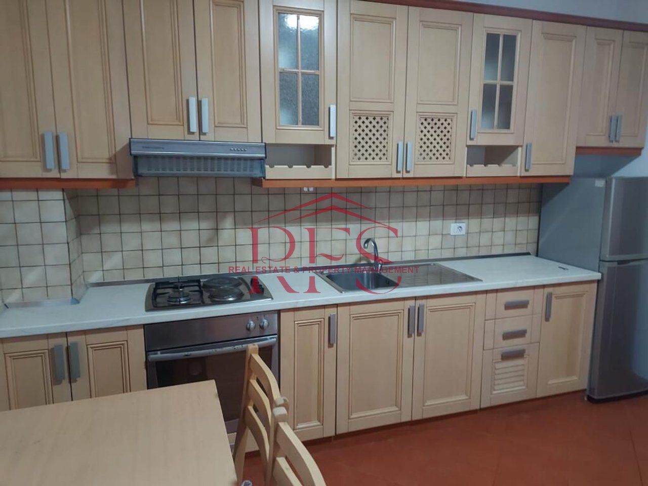 🏠 1+1 APARTMENT FOR RENT NEAR THE FORMER EXHIBITION "SHQIPËRIA SOT"  
📍 Address: Near the Former Exhibition, Tirana (500) (For couples)  
🏢 Floor: 7th (new building with elevator)