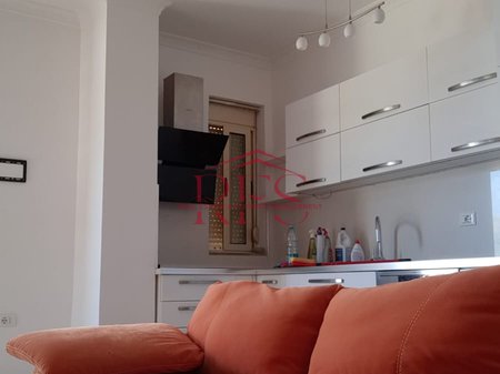 🏡 Apartament 2+1 me Qira | Liqeni Artificial | Super Pamje nga Liqeni!
Apartament ne shitje 2+1 / Liqeni i Thate / Pallat i ri  270.000 Eur