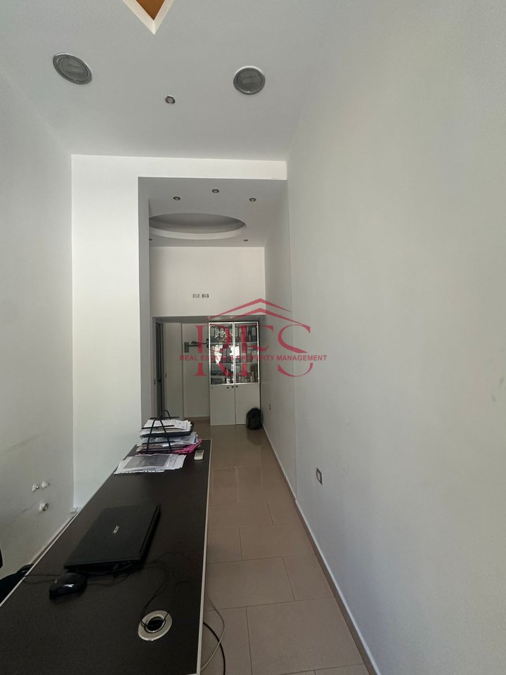 🟢 Shop for Rent - 21 m² Near Myslym Shyri