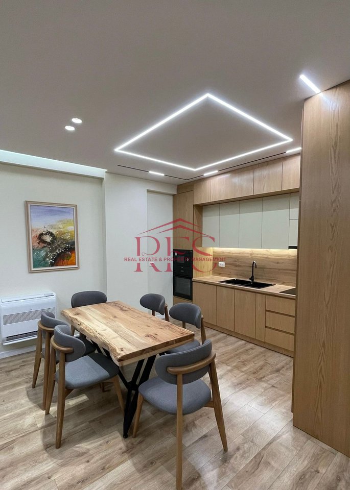 🏡 Dry Lake – Apartment 2+1+2 Bathrooms + balcony for rent
💰 1,500 € / month (parking space included)